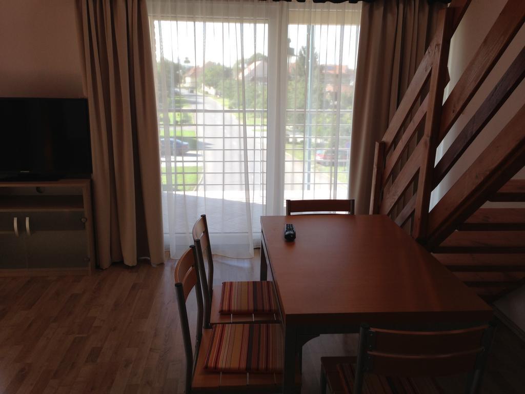 Lovagvar Apartments Jula Cameră foto