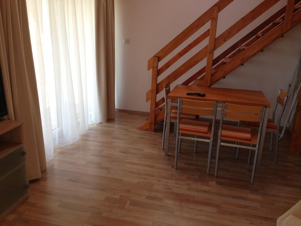 Lovagvar Apartments Jula Cameră foto